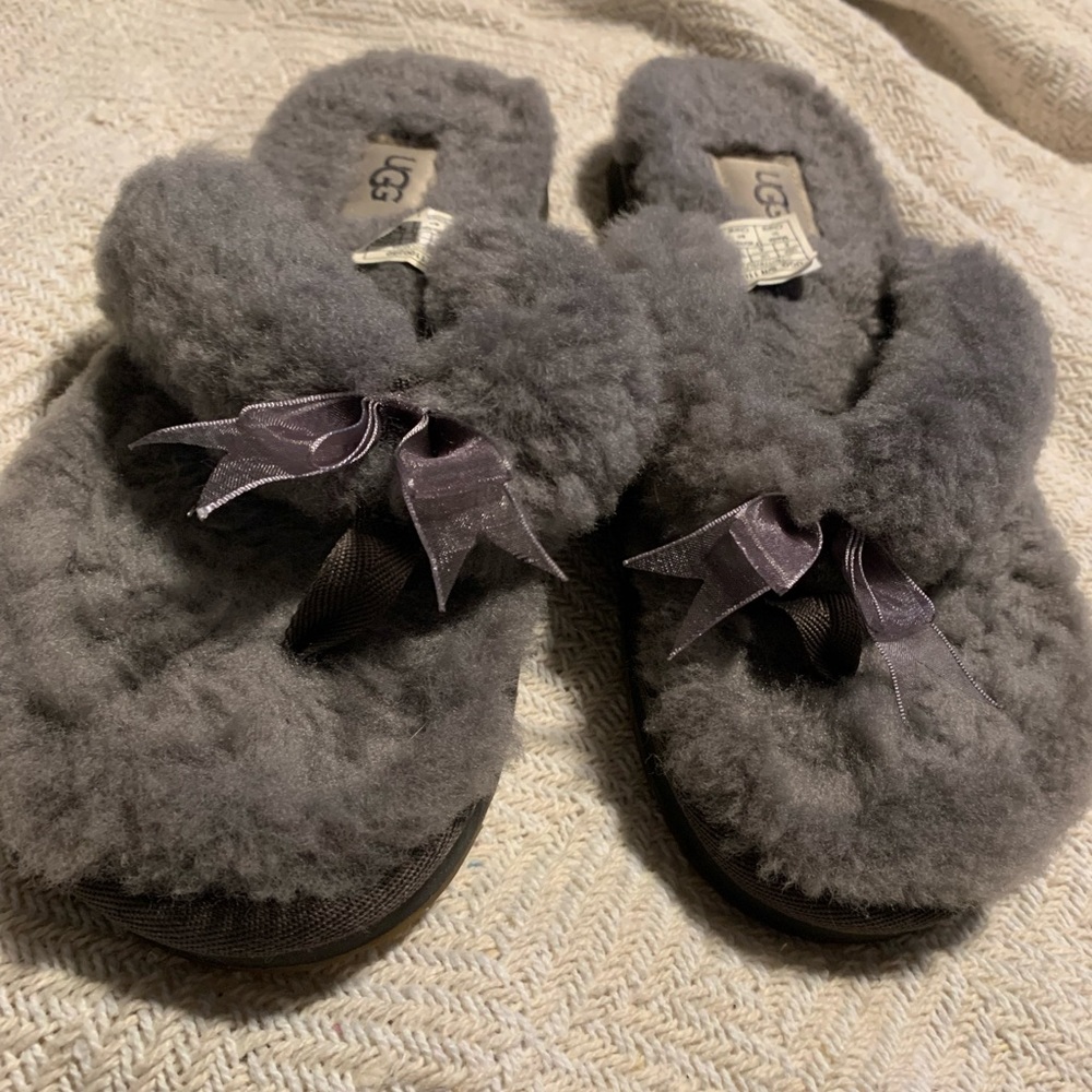 Ugg slippers used twice … size 8
